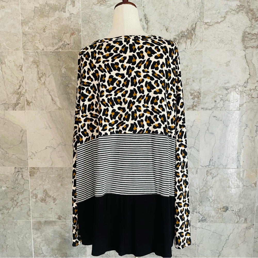 Entro Animal Print Colorblock V Neck Long Sleeve Top - Picture 6 of 8